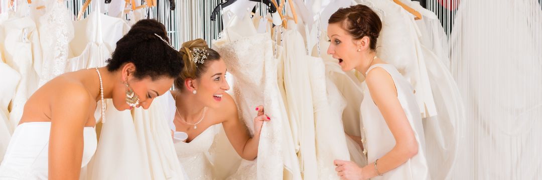 taking your bridal party to your dress fitting