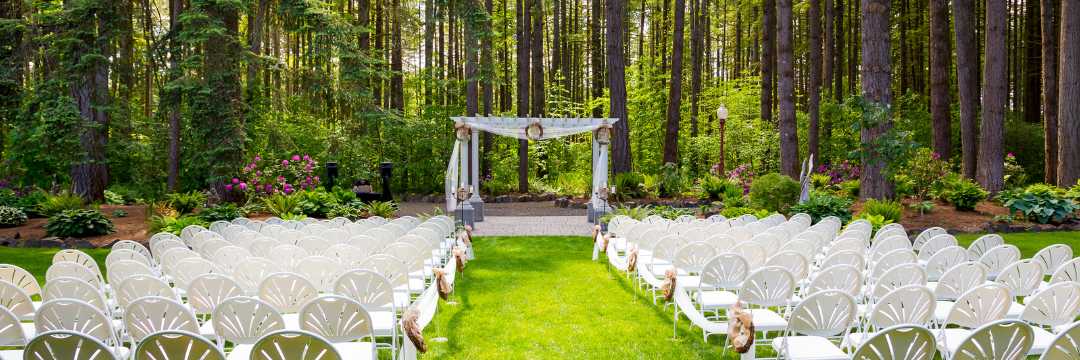 The splendor of wooded country wedding Venues.